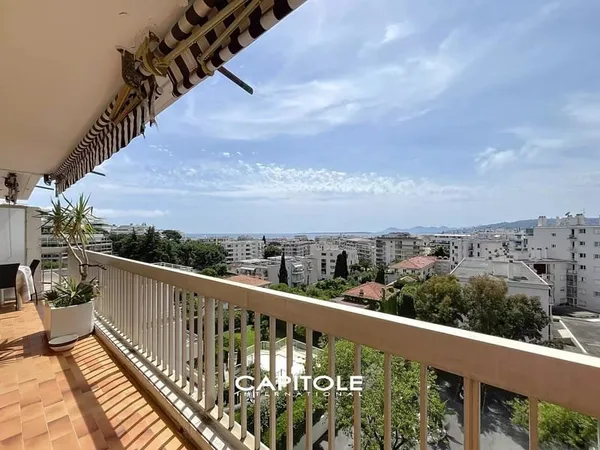 Juan les Pins: Situé dans un quartier recherché au calme à quelq