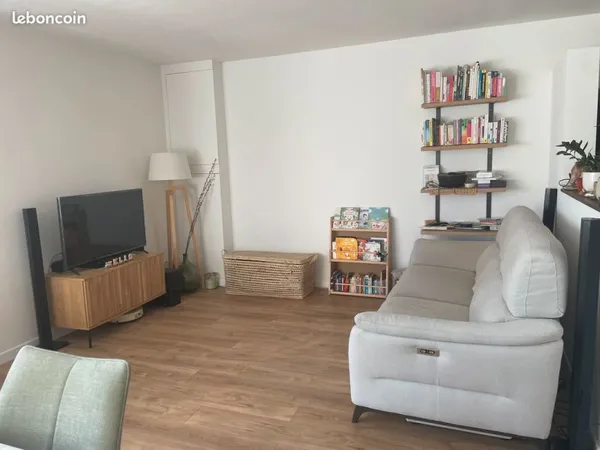 Charmante maison de ville rénovée - 80m2 - 2 chambre + 1 bureau