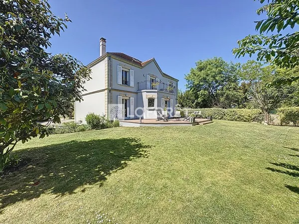 Maison 9 pièces 240 m²