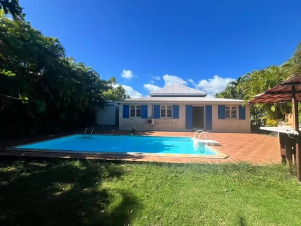 Villa T4 à Moudong avec studio indépendant