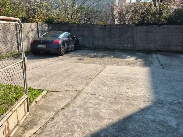 Parking exterieur