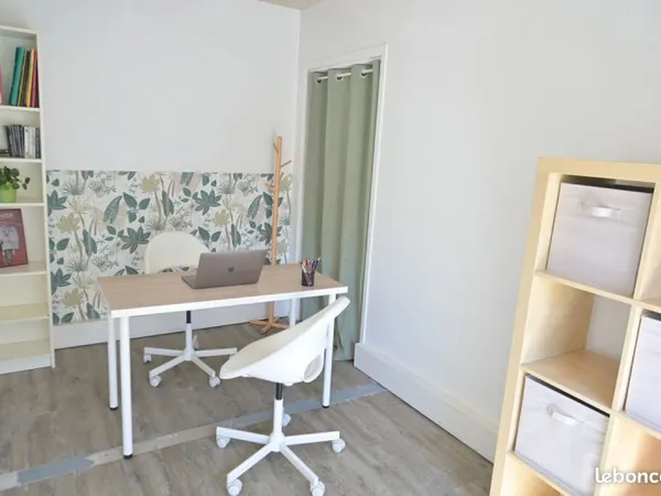 Bureau fermé à louer dans un coworking à Ivry-sur-Seine