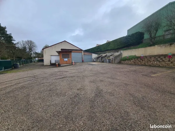 Entrepôt (atelier, stockage, local commercial, dépôt, hangar)