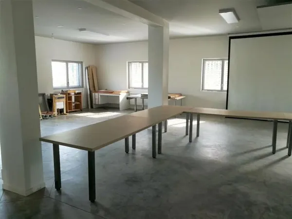 COIGNIERES (78) - BUREAUX A LOUER 2EME ETAGE 300 M²