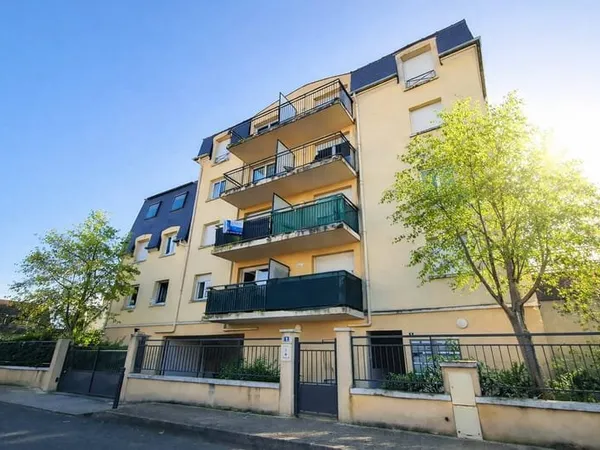 POISSY , Quartier STADE LÉO LAGRANGE