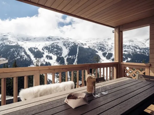 SUR LES HAUTEURS - REGARD OUVERT SUR LA MONTAGNE
