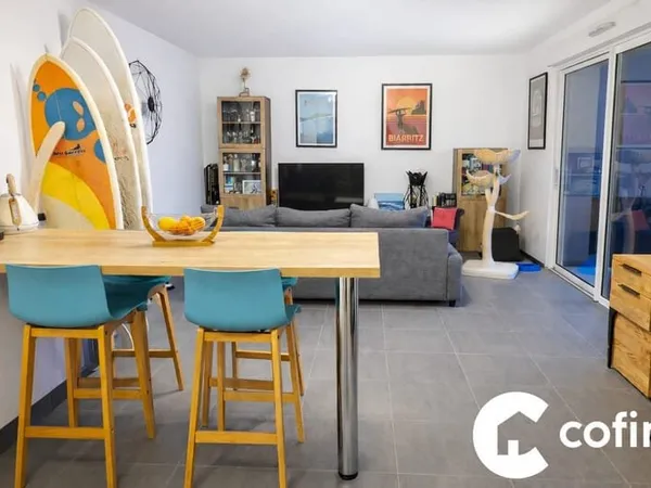 Bayonne, grand 2 pièces avec terrasse et parking