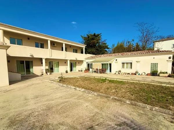 Magnifique maison 334,78m2+Studio+T2+Soous-sol entièrement a