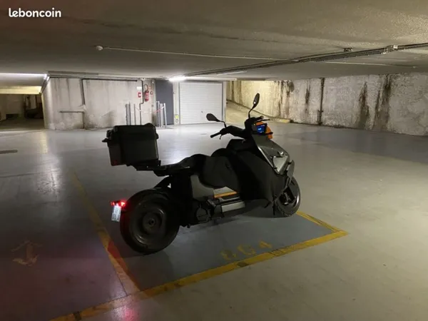 Parking/box 3 m² PARIS 09