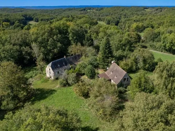EXCLUSIVITE - Belle Propriété de caractère typique dans un environnement préservé sur 2ha avec point