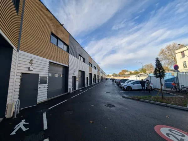 Local d'activité 1132 m²
