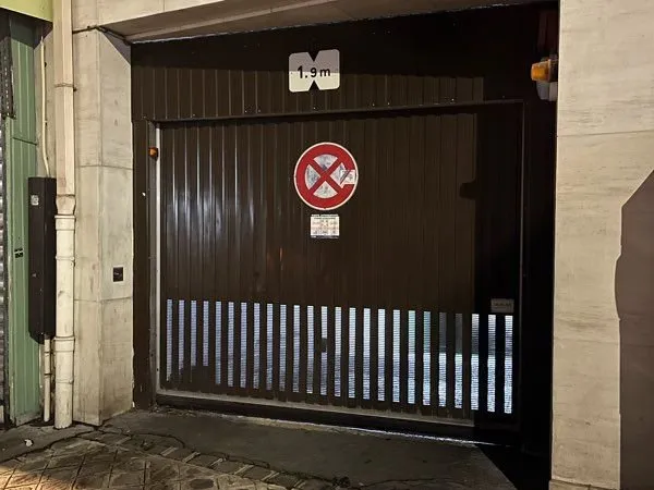Parking box 75017