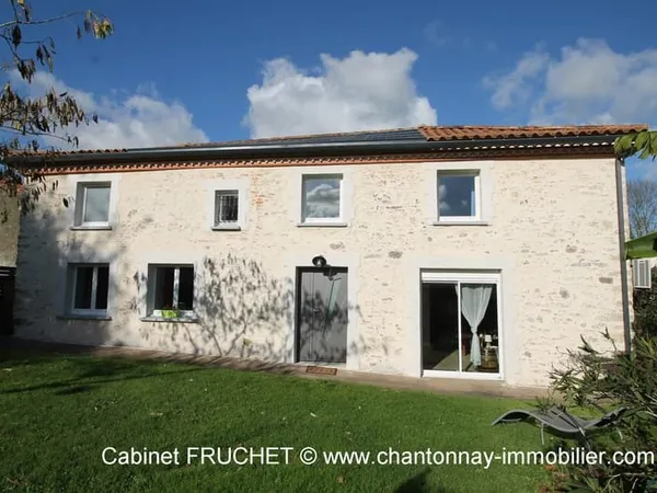 7 minutes sud de CHANTONNAY - Jolie maison en pierre rénovée
