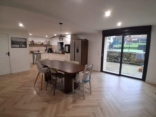 Maison rénovée mitoyenne de 185 m2 sh avec un terrain à RIMOGNE