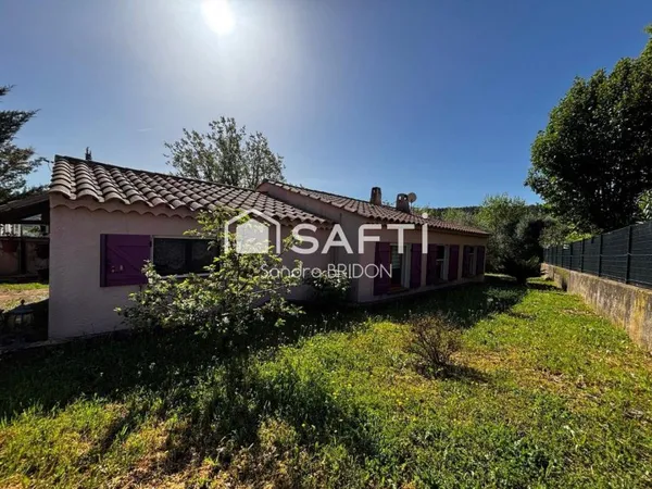 VILLA DE PLAIN PIED AVEC JOLI JARDIN