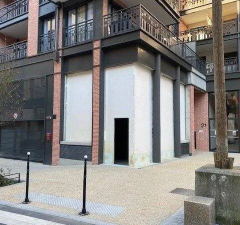 Local commercial 204 m²