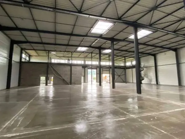 Local d'activité 4624 m²