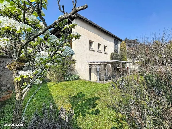 Maison 8 pièces 235 m²
