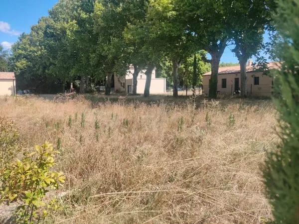 LAPALUD // terrain de 475 m² à vendre