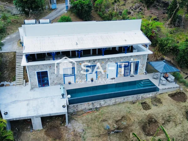 Maison T4, studio, piscine à débordement