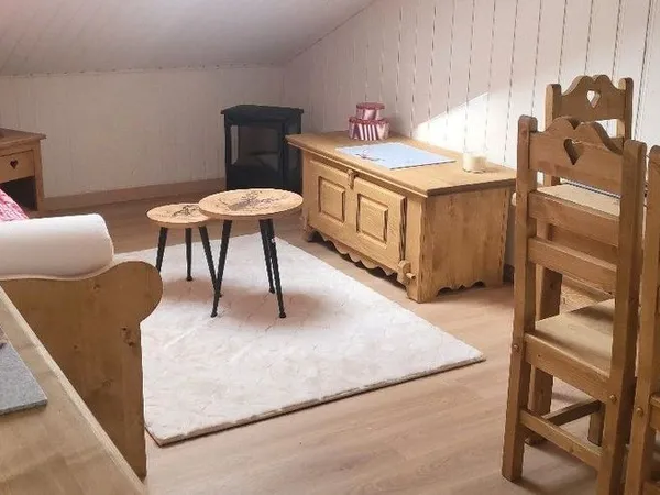 Attique mansardé, 2 pièces + mezzanine