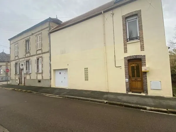 Maison de ville avec cour privative