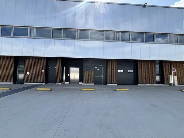 Entrepôt 2334 m²