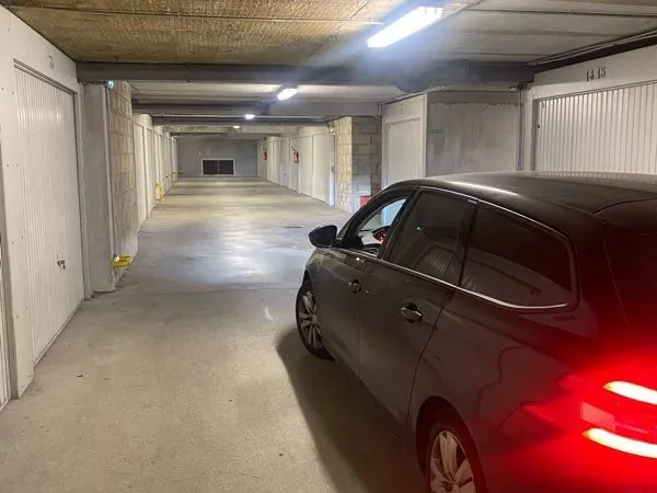 Garage fermé résidence