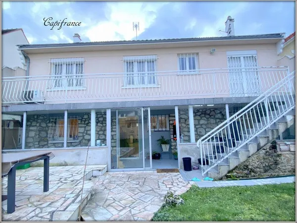 Dpt (93), à vendre maison P9 de 250 m² - Terrain de 385,00 m²