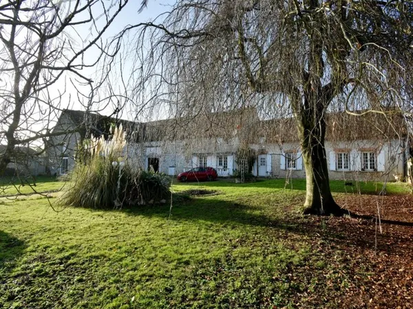 Beau corp de ferme en L typiquement Briard