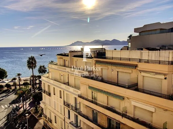 Cannes Croisette - Élégant appartement rénové avec vue sur la Méditerrané