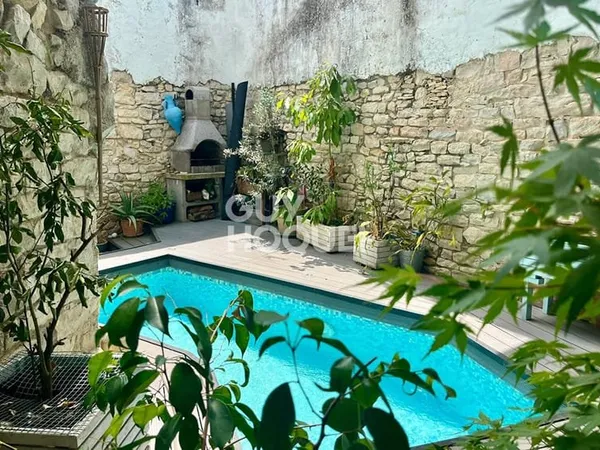 Calvisson, Maison de village, piscine et garage