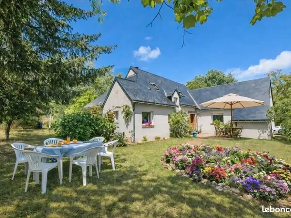 Maison/Villa spacieuse, 8 pièces, 187m2 habitable, terrain 1906m2