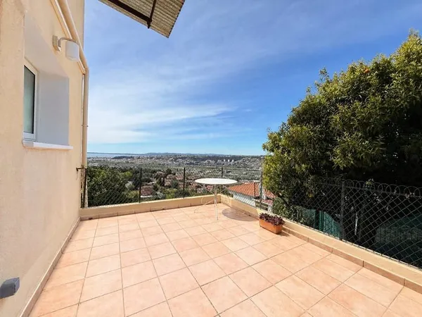 Magnifique appartement 3 pièces terrasse vue mer et garage