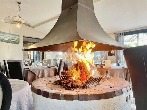 Fonds de Commerce Hôtel-Restaurant avec Charme Historique à Connaux (Gard)