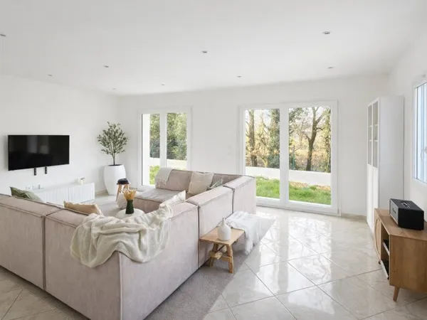 MAISON FAMILIALE MODERNE AVEC BELLES PRESTATIONS