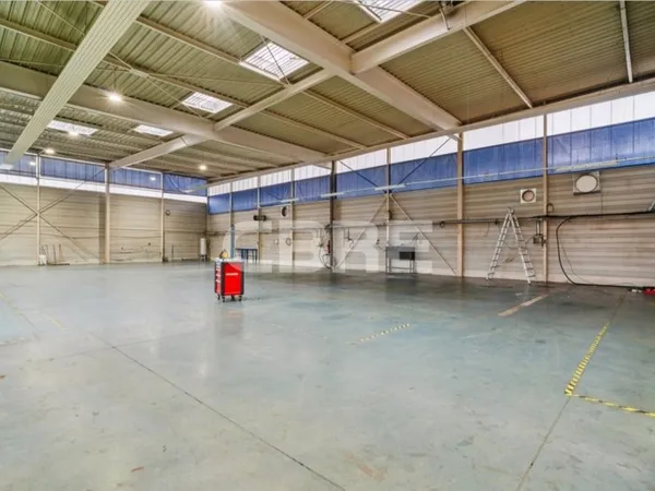 Local industriel 1899 m²