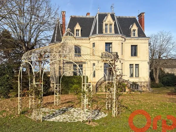 Maison 7 pièces 231 m²