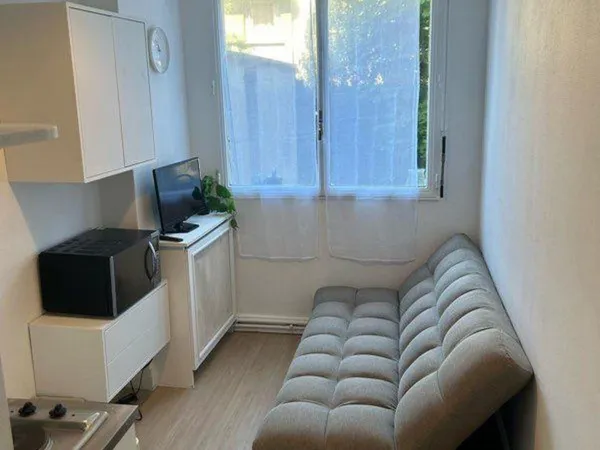 Charmant studio refait à neuf