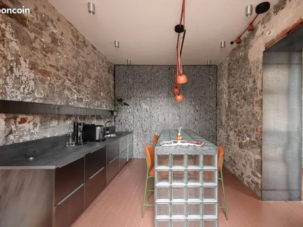 Coworking, bureaux au mois, salle de réunion, studio enregistrement podcast