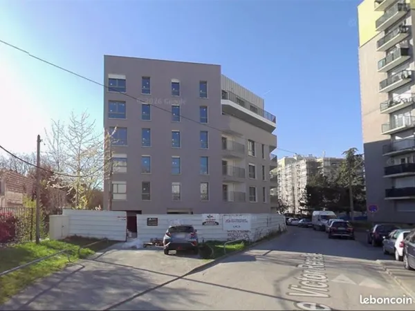 Boutique 160 m² STAINS