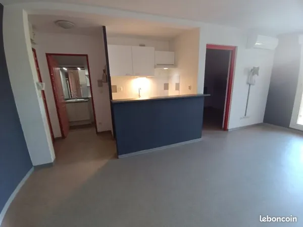 Dans résidence sécurisée, Appartement Rénové avec parking privé