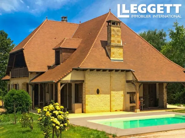 Propriété d?architecte avec vue dégagée, cadre naturel exceptionnel avec piscine et fort potentiel