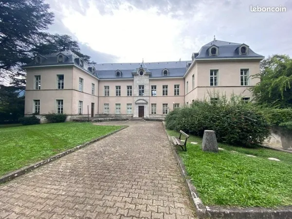 POUR INVESTISSEUR : Appartement loué à Saint Egrève (château du Muret)