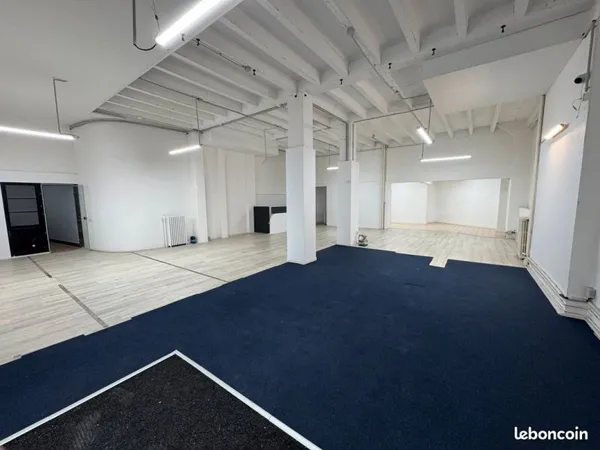 Local commercial à louer 391m² - 1 800 CC