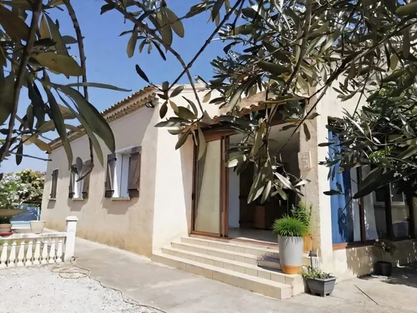 Grande villa principale et dépendance à proximité d'Avignon e
