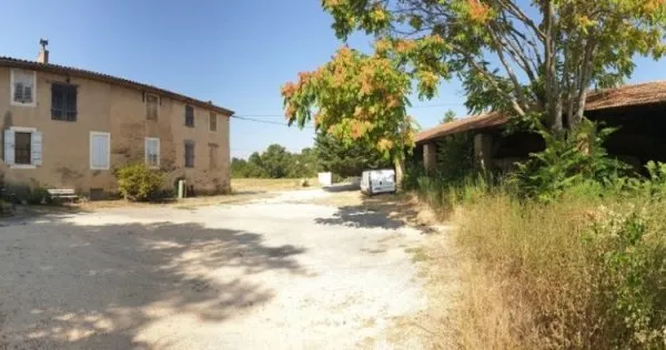 Bâtisse de 1580m² de surface