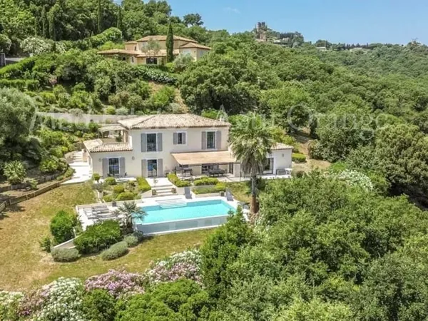 Villa élégante en parfait état - domaine sécurisé