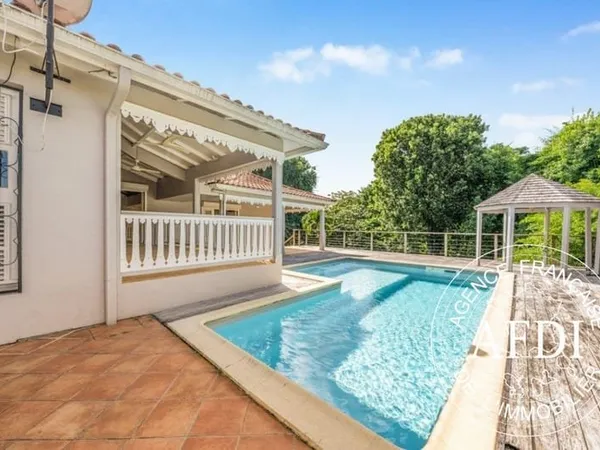 AFDI PRESTIGE : Superbe villa 10 pièces avec piscine, 5 suites