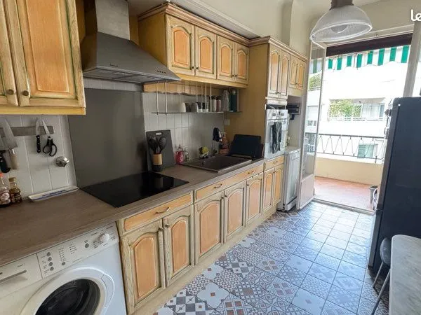 Colocation étudiante - Chambre disponible dans grand appartement lumineux à Nice (Gambetta / Gare Ni